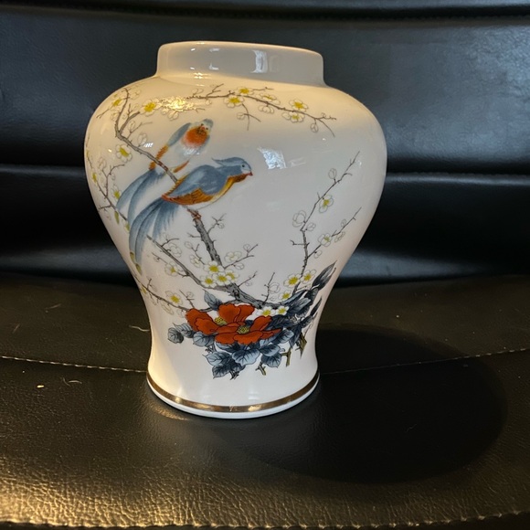 BLUE PARROTS IN CHERRY BLOSSOM TREE WHITE VASE JAY FINE CHINA JAPAN - Picture 1 of 5